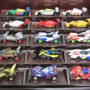 キャラトミカ、ミニ四駆「ネオトライダガーZMC」＋メッキバージョン