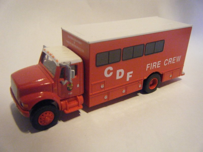 BOLEY 1/87 (USA) INTERNATIONAL FIRE CREW TRANSPORT TRUCK "CDF" (CHINA MADE BY HONGWELL)