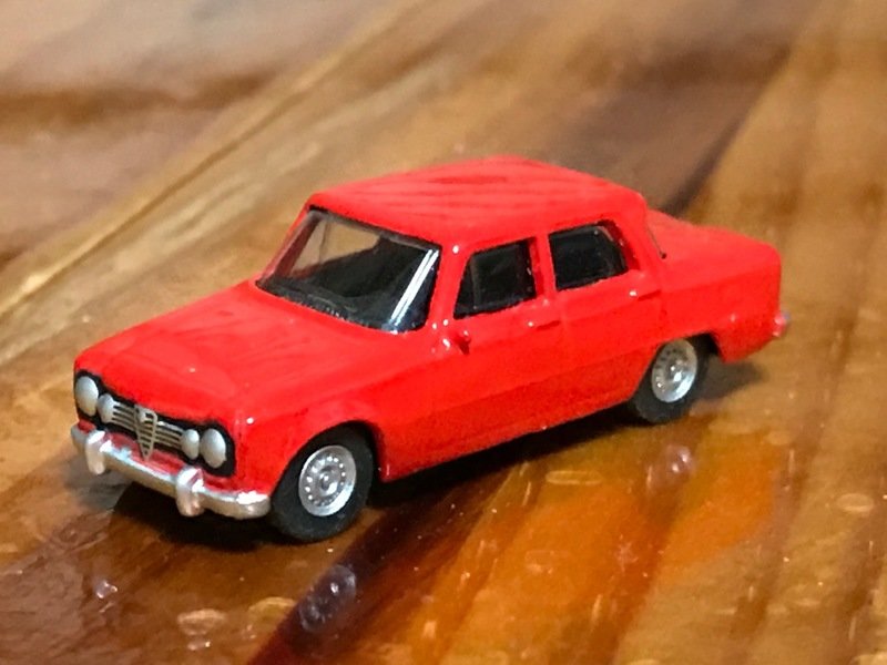 Alfa Romeo Julia 1300TI（京商製1/100）