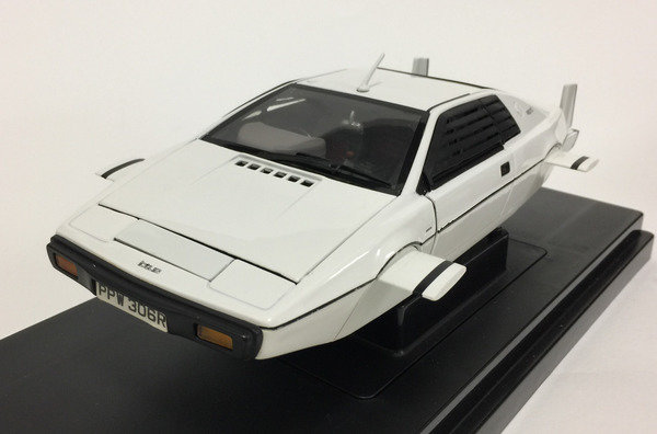 2022 新作 007 ロータス エスプリ 1 18 ボンドカー 潜水艇可変 