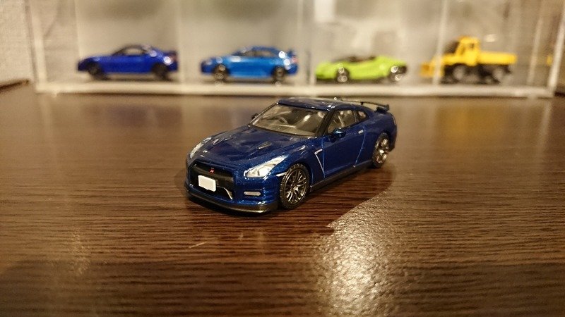 ニッサン GT-R Premium edition(メタリックブルー)