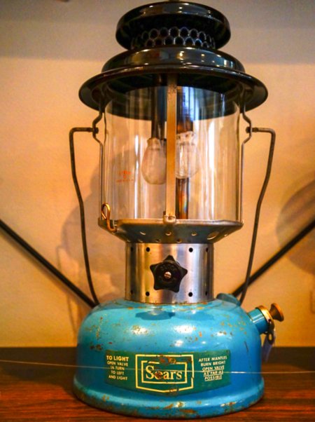 コールマンランタンが100年変わらない姿で愛される理由とは? | MUUSEO