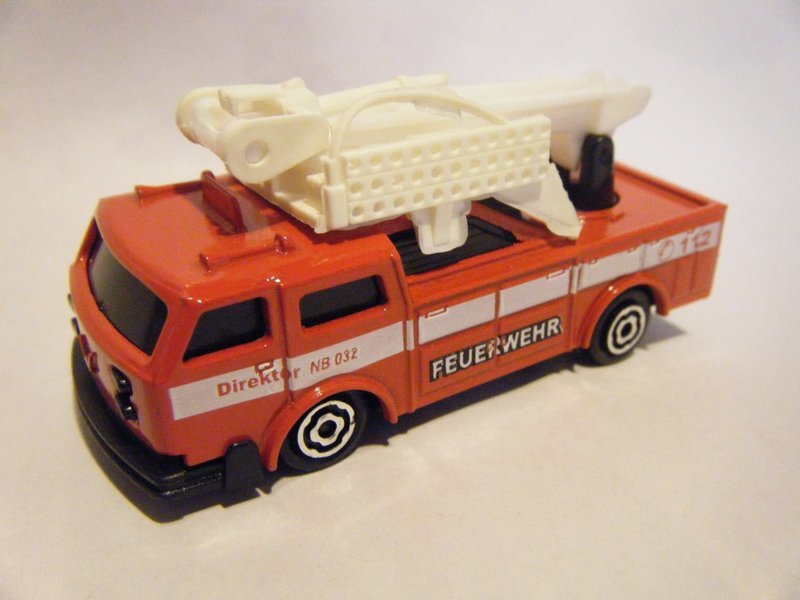 MAJORETTE (FRANCE) AMERICAN LaFRANCE WATER CANNON TRUCK "FEUERWEHR DIREKTOR NB 032"