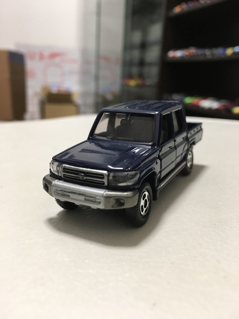 Toyota LAND CRUISER 70