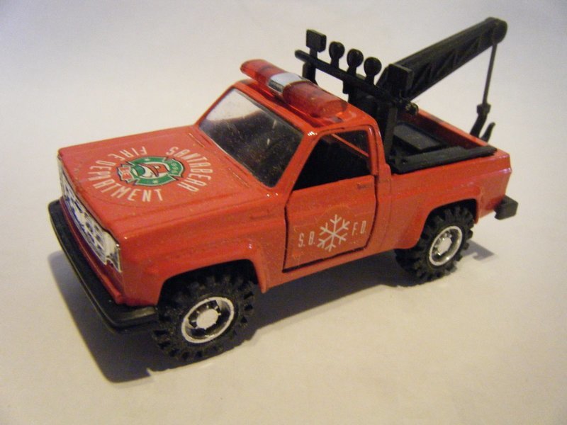 DAYTON HUDSON CORPORATION/SANTABEAR FIRE AND RESCUE SQUAD (MINNEAPOLIS,USA) FORD BRONCO? RESCUE TRUCK (CHINA MADE)