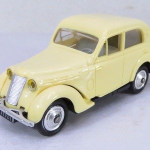Cararama DIE CAST-MORGAN PLUS EIGHT-En Vert New to Range 1:43