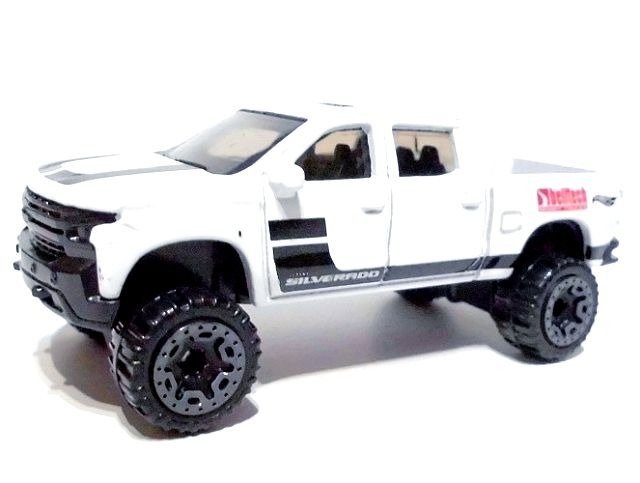 Hot Wheels 2020 HW Hot Trucks '19 Chevy Silverado Trail Boss LT