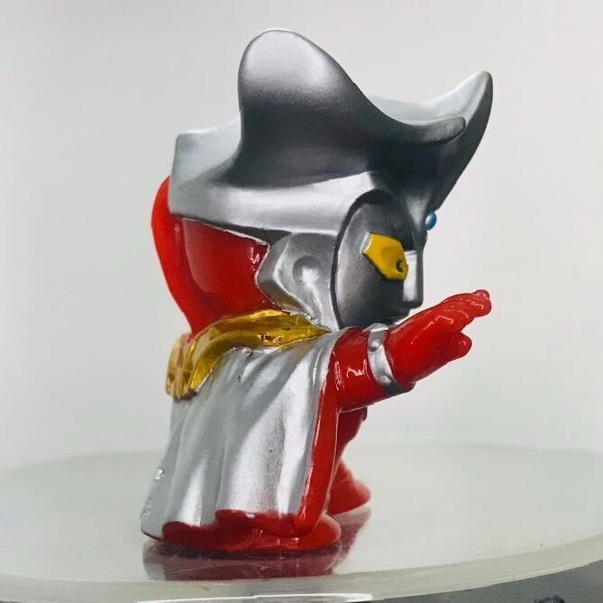 ウルトラマン レオ(マント) (右)