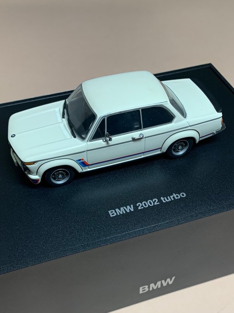 ミニチャンプス 1/43 (ディーラー特注) BMW2002ターボ