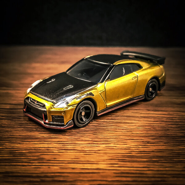 トミカ 日産 NISSAN GT-R NISMO special edition ゴールドカラー
