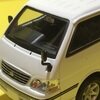 トヨタ　ハイエース？　ミニバス　白色