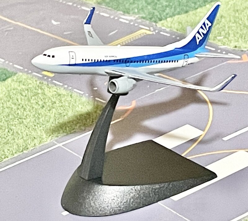 ANAウィングコレクション2 B737-700 (トリトンブルー塗装)