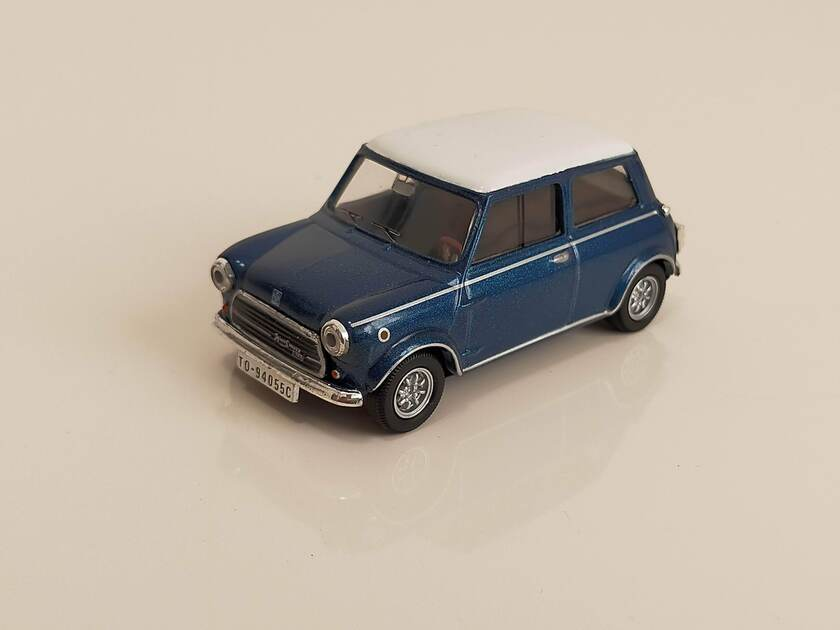 Amazon.co.jp: Mercury 1/48 Innocenti 950 Spider 1962 Blue