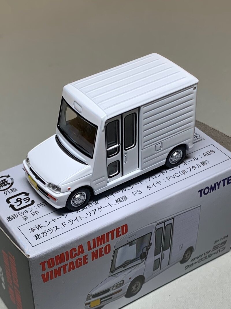 トミカリミテッドヴィンテージNEO ダイハツミラ ウォークスルーバン