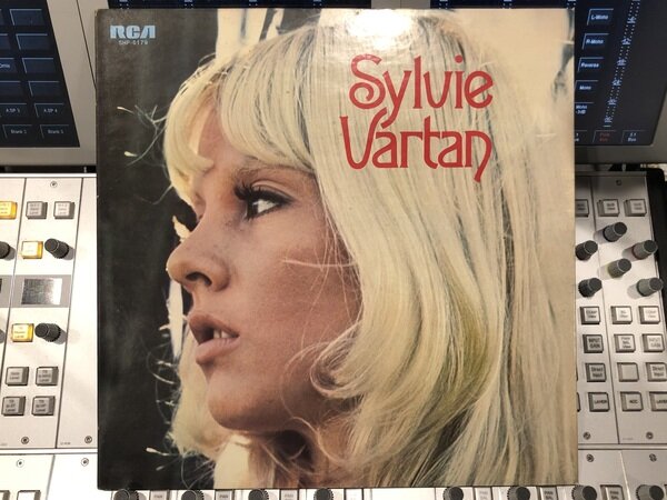 SYLVIE VARTAN / 悲しみの兵士 / あなたのとりこ – TICRO MARKET