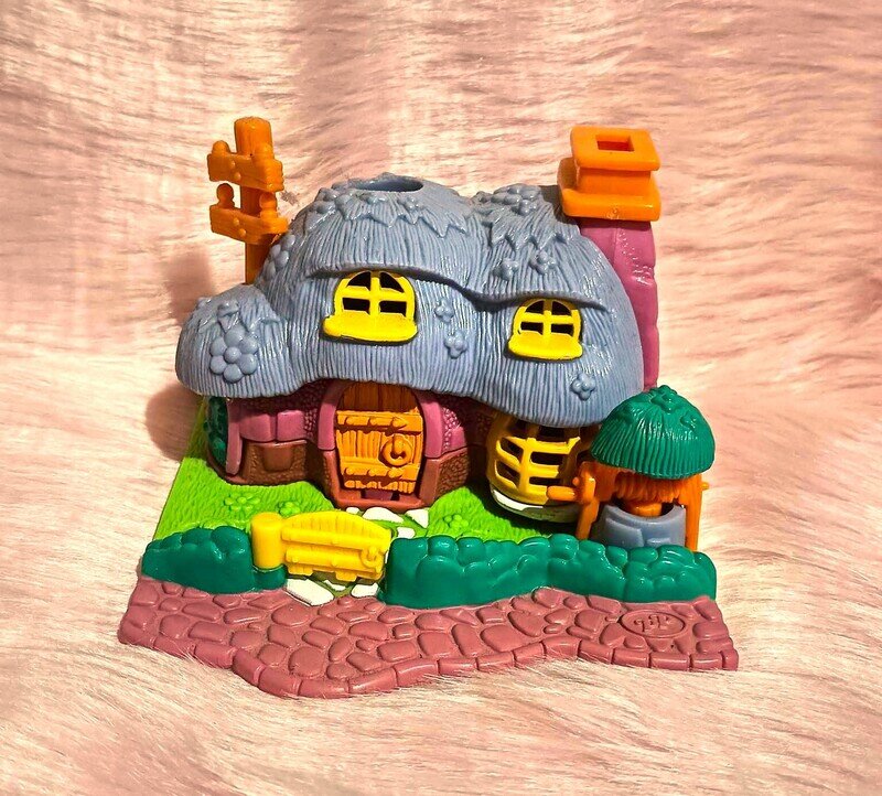 1994 Polly Pocket Rabbit House (Animal Wonderland Collection)