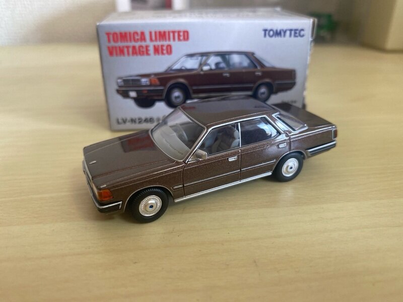 日産グロリア4ドアハードトップ V20ターボSGL（83年式）