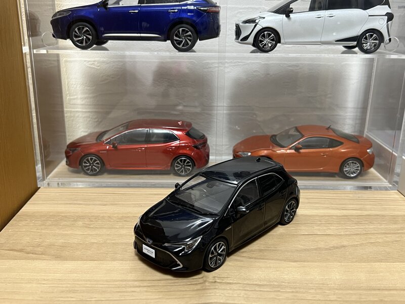 トヨタ　カラーサンプル　カローラスポーツ　218アティチュードブラックマイカ
