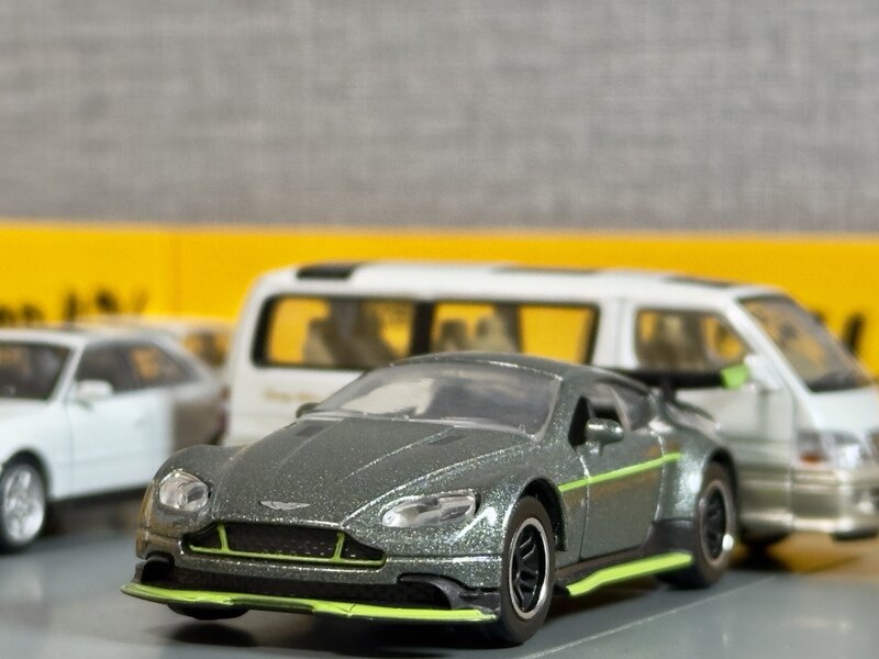Aston Martin Vantage GT8