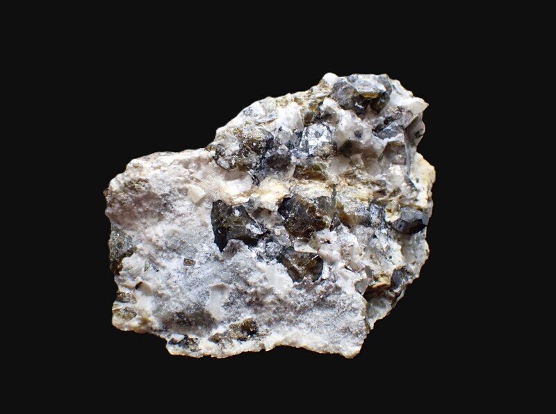 ベスブ石・石膏 (vesuvianite/gypsum)　秩父鉱山 橋掛沢　#0053