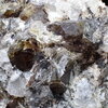ベスブ石・石膏 (vesuvianite/gypsum)　秩父鉱山 橋掛沢　#0053