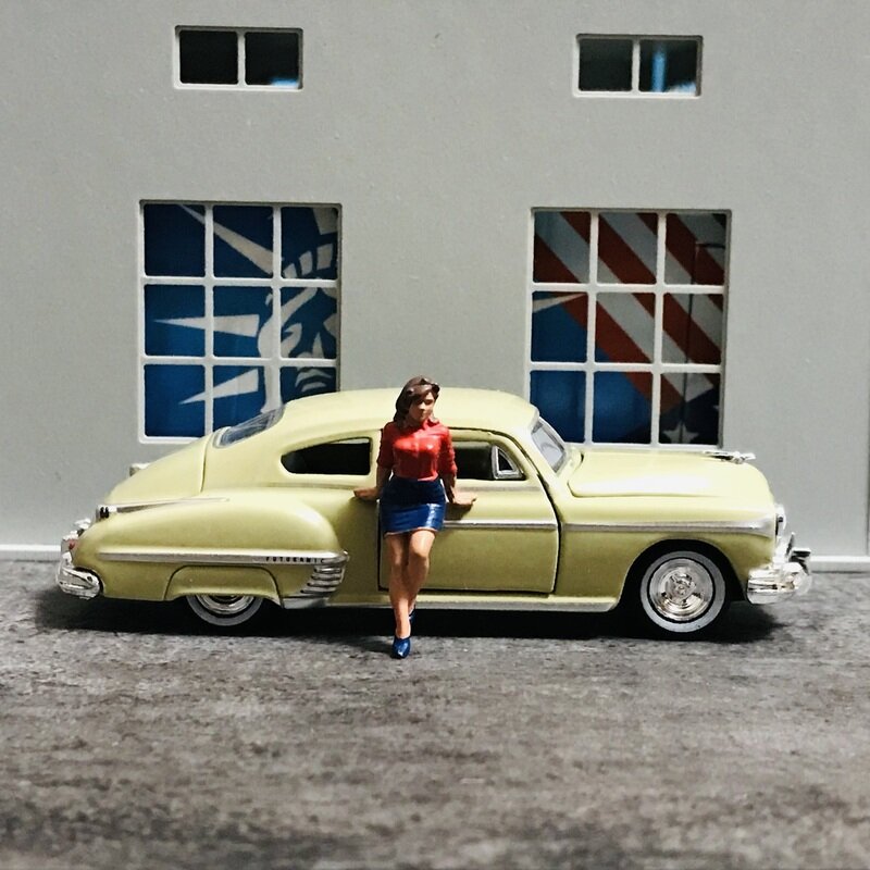 PIN-UP GIRLS with 1950 OLDSMOBILE 88