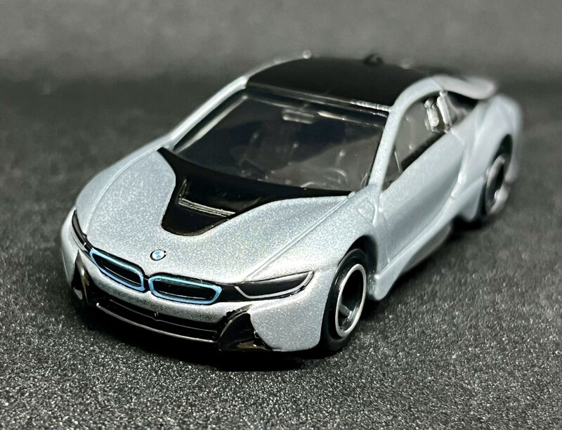 トミカ17-10 BMW i8