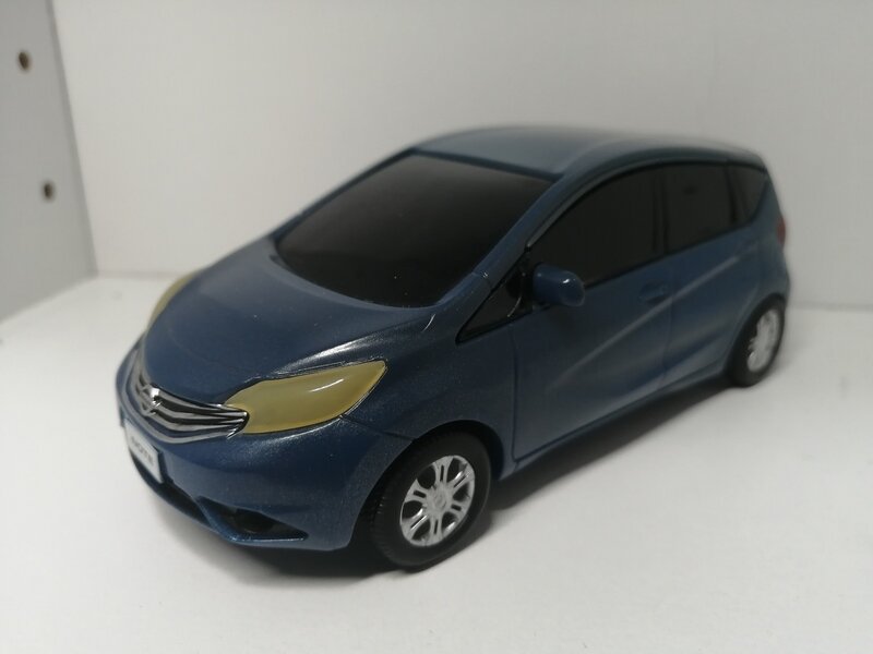日産　ノート　ぶつからないミニカー