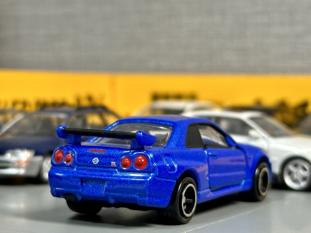 ドリームトミカ 頭文字D BNR34 GT-R (パープルシャドウ) ※セブン