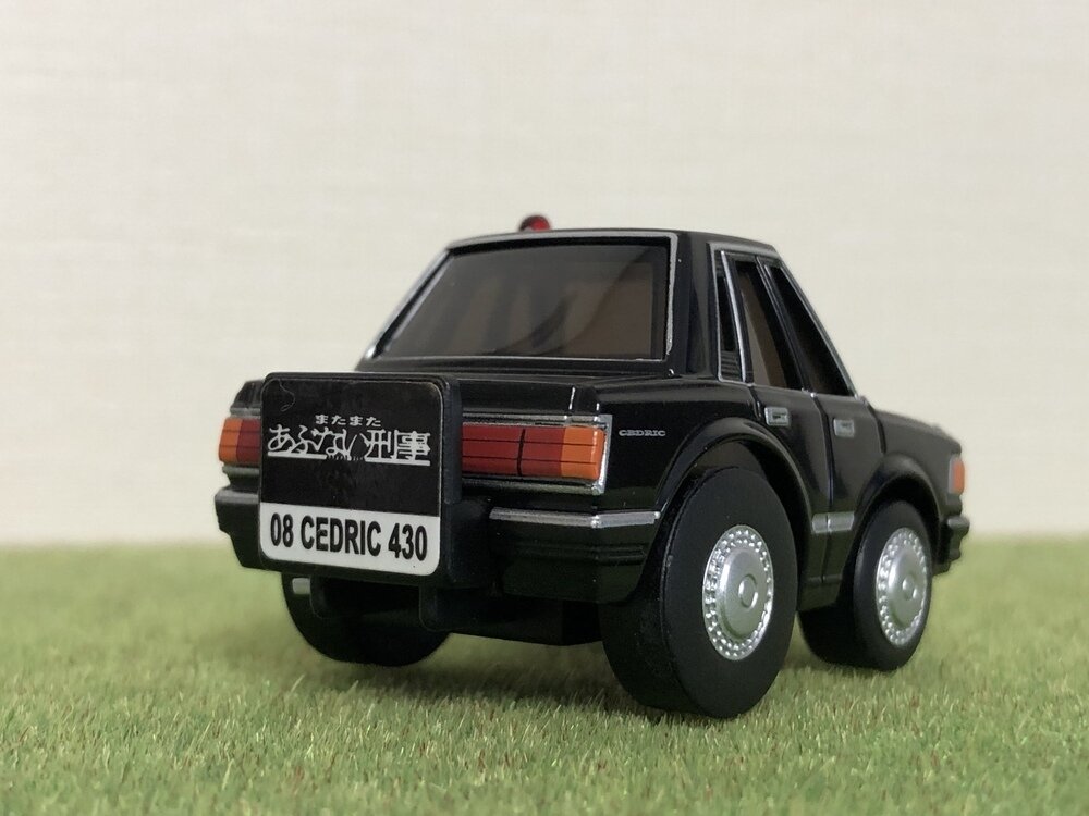 日産セドリック 430型 「またまたあぶない刑事」港7号 展示中 in