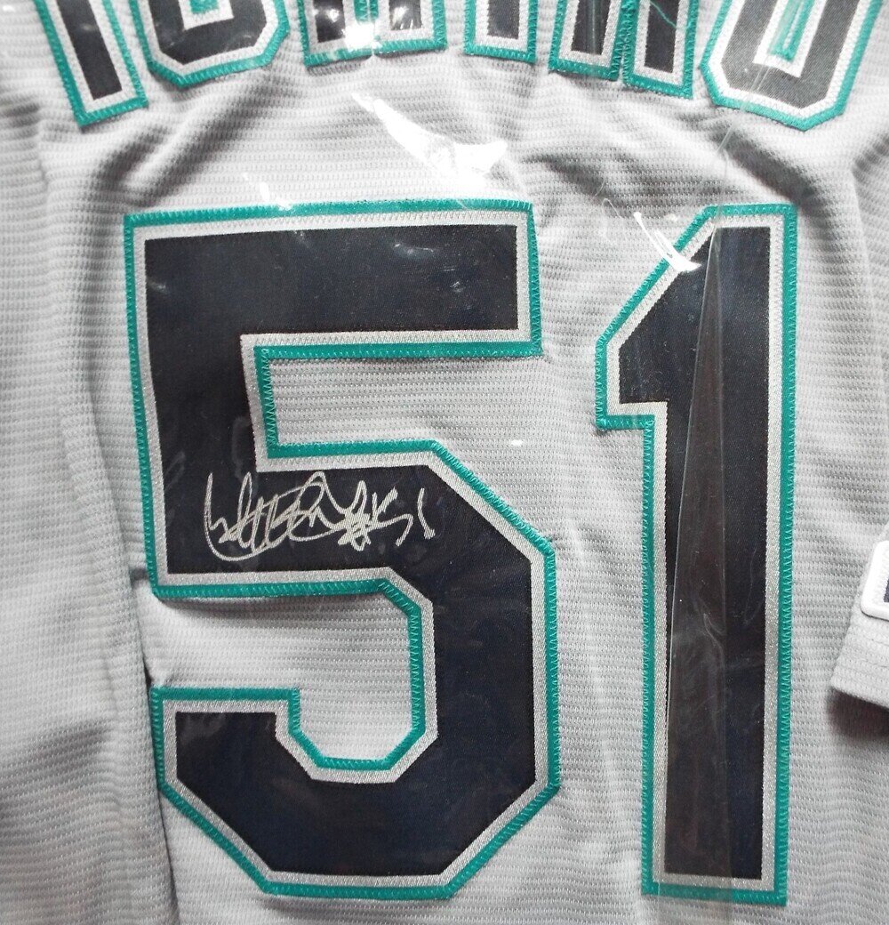シアトル・マリナーズ イチロー選手サイン入りユニフォーム 展示