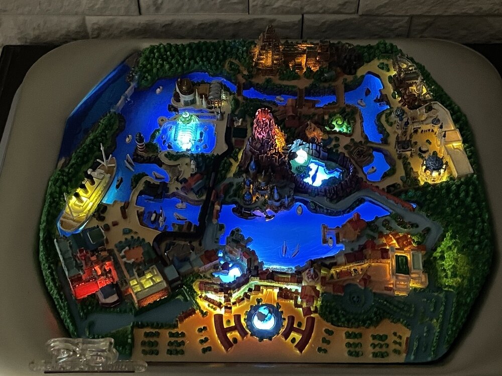 値下げ！ディズニーリゾート　パークジオラマ　25周年 値下げ！ディズニーリゾート パークジオラマ 25周年 - メルカリ