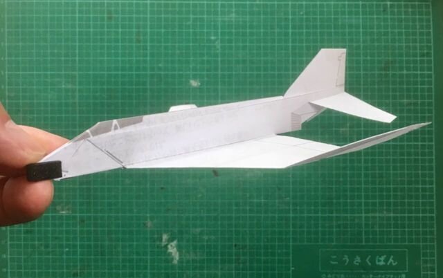 切り紙飛行機 展示中 in Museum of ojioji0421 - ミューゼオ