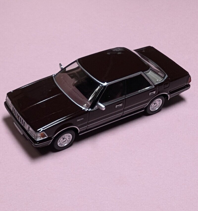 トミカリミテッドヴィンテージNEO トヨタ クラウン ハードトップ スーパーチャージャー ロイヤルサルーン (85年式)